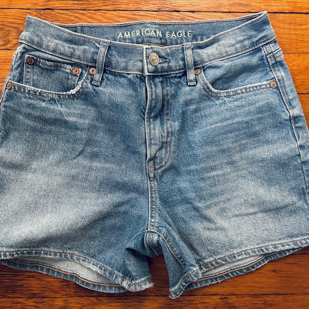 American Eagle Outfitters Real Good Women's Medium Blue Relaxed Denim Shorts